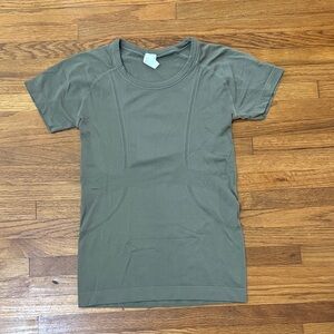 TKEQ THE 'KENNEDY' LADIES SEAMLESS SHORT SLEEVE PERFORMANCE SHIRT